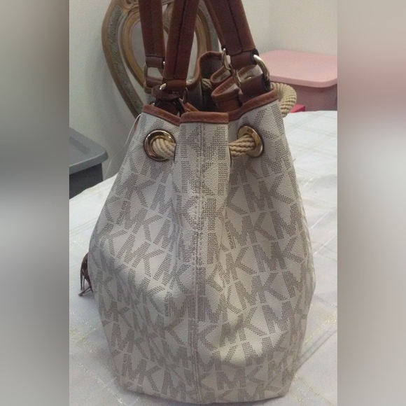 BEAUTIFUL MICHAEL KORS MONOGRAM BAG CREAM / TAN GOLD HARDWARE LARGE BAG PRETTY - Picture 8 of 12